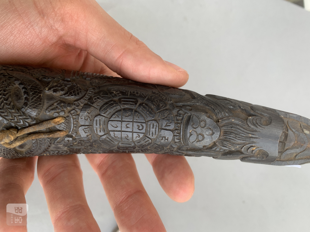 A FINE CARVED HORN MAGICAL POWDER CONTAINER - 图12